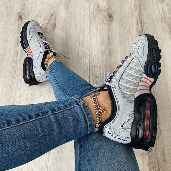 Nike Shoes - Nike air max tailwind sneakers